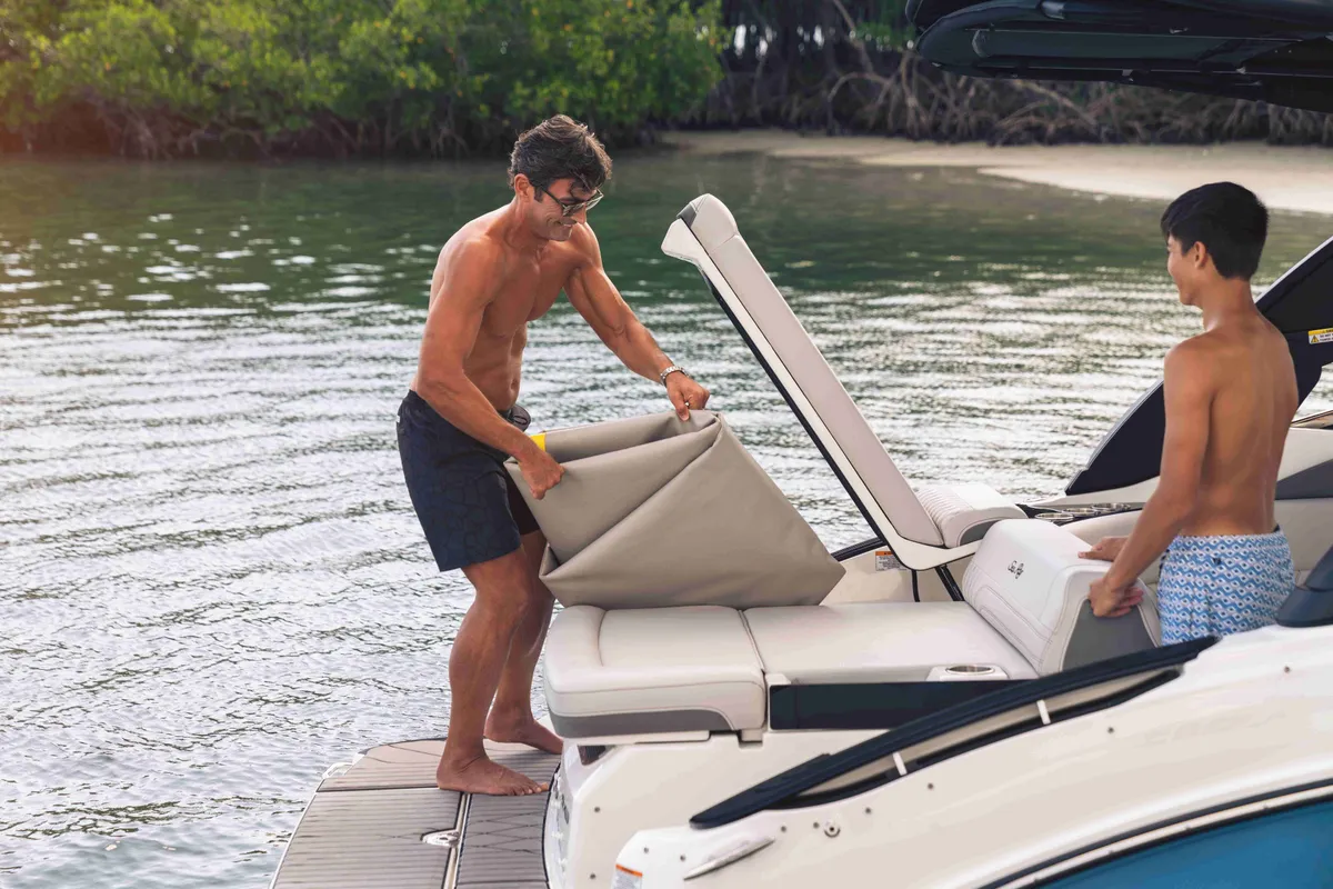 2027 Sea Ray SLX 260 -8