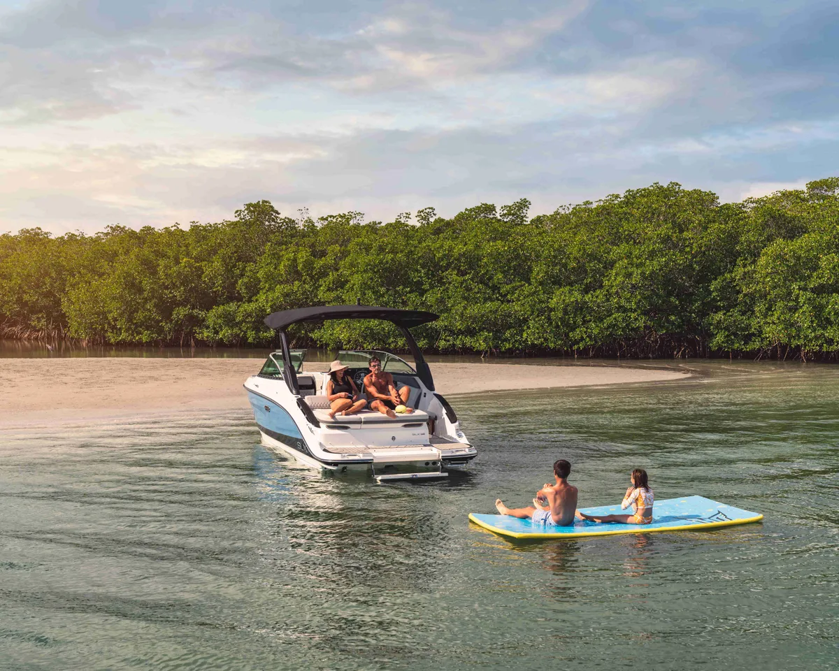 2027 Sea Ray SLX 260 -11