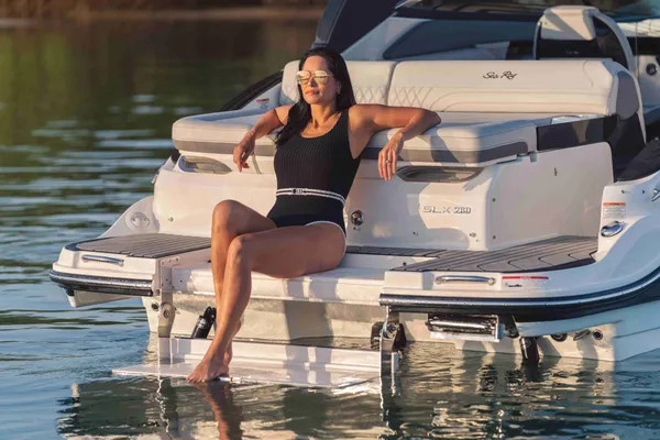 2027 Sea Ray SLX 260 -18