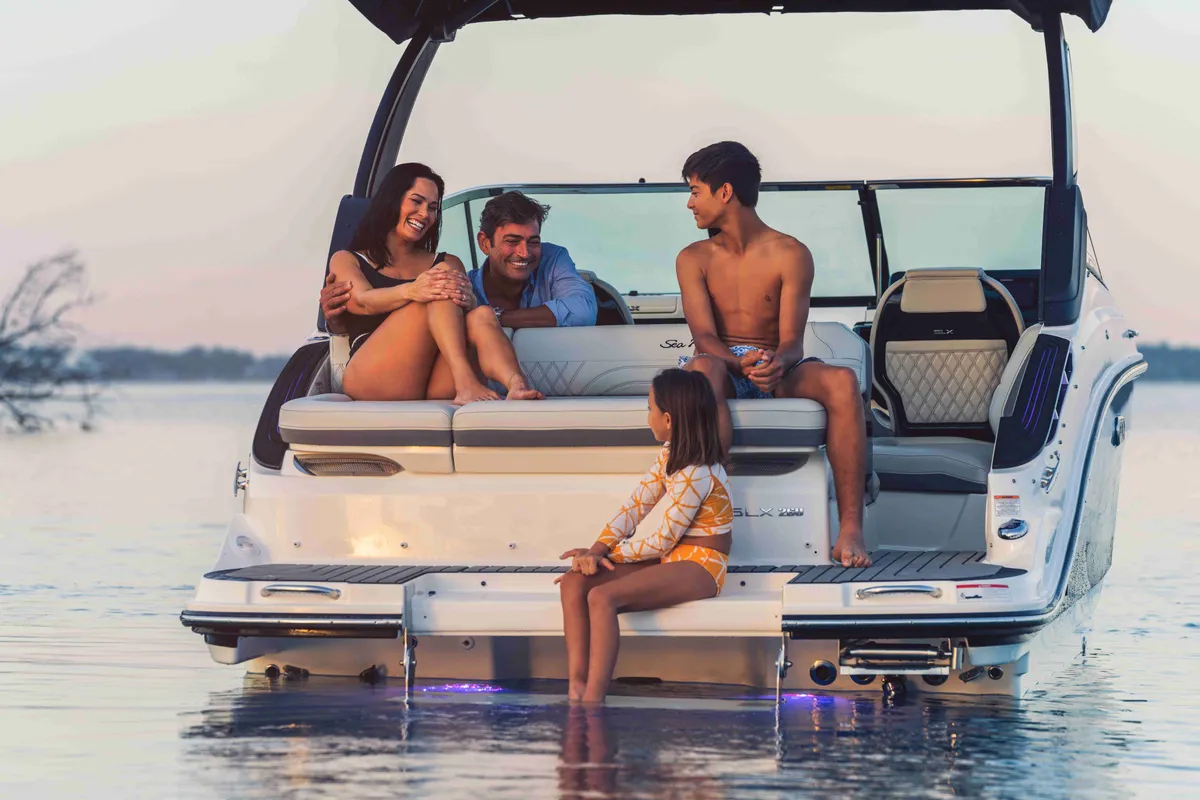 2027 Sea Ray SLX 260 -19