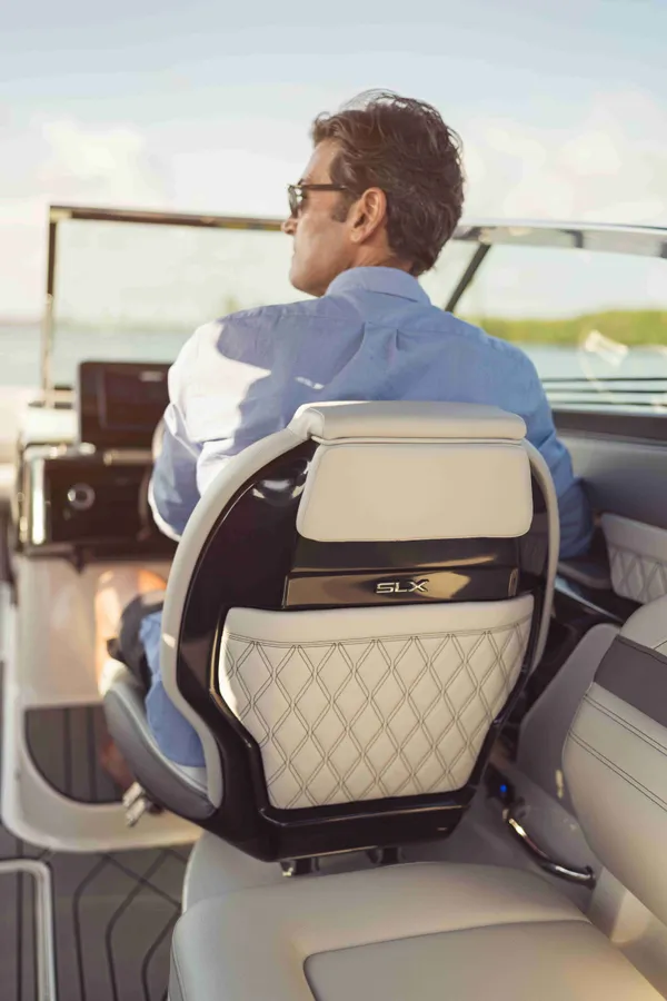 2027 Sea Ray SLX 260 -24