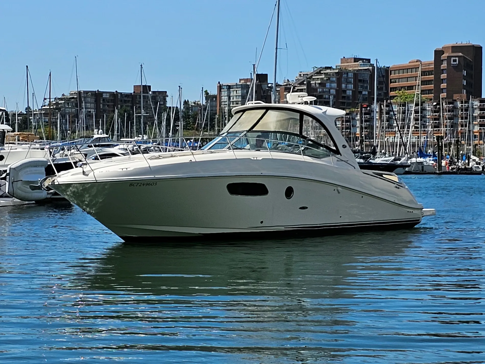 Pre-Owned 2009 Sea ray 350 Sundancer for Sale | Vancouver, BC | M&P Yacht Centre | 693211895b62a75aea06e747
