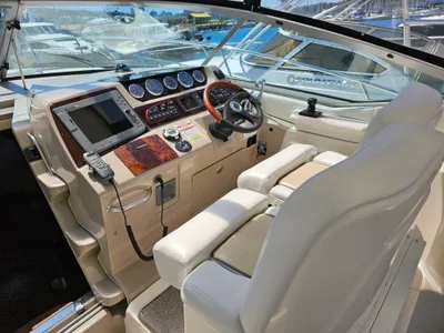 Pre-Owned 2009 Sea ray 350 Sundancer for Sale | Vancouver, BC | M&P Yacht Centre | 693211895b62a75aea06e747