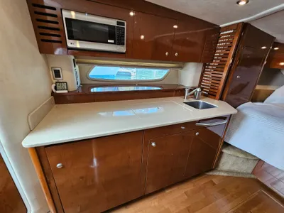 Pre-Owned 2009 Sea ray 350 Sundancer for Sale | Vancouver, BC | M&P Yacht Centre | 693211895b62a75aea06e747