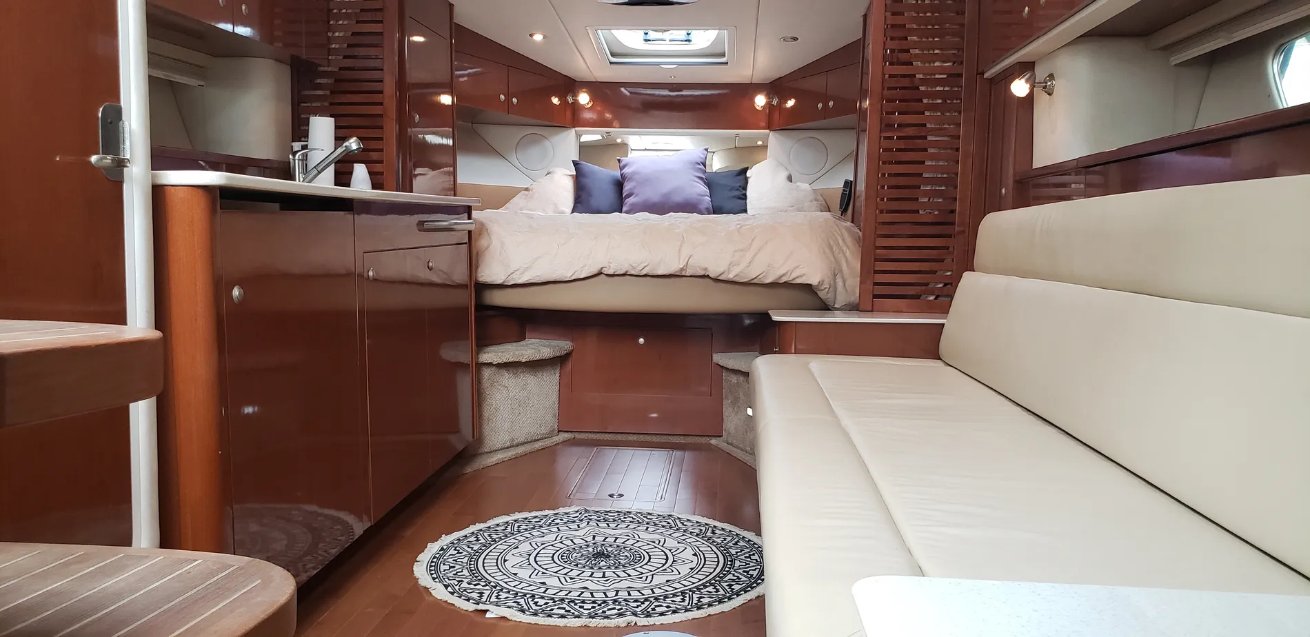 Pre-Owned 2009 Sea ray 350 Sundancer for Sale | Vancouver, BC | M&P Yacht Centre | 693211895b62a75aea06e747
