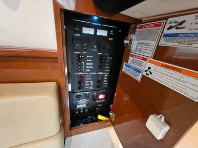 Pre-Owned 2009 Sea ray 350 Sundancer for Sale | Vancouver, BC | M&P Yacht Centre | 693211895b62a75aea06e747