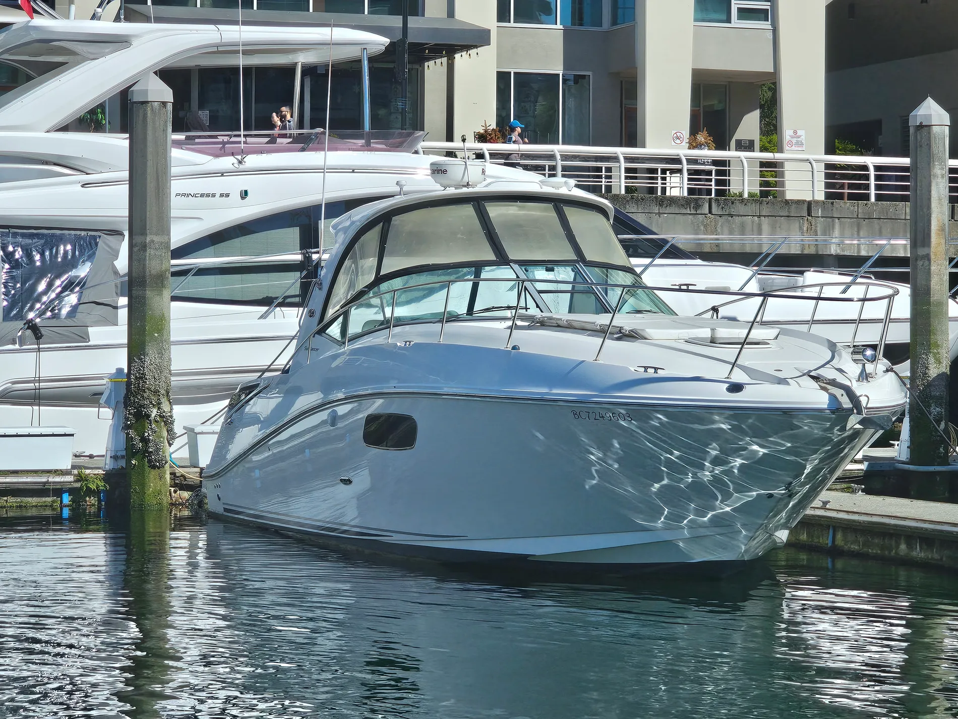 Pre-Owned 2009 Sea ray 350 Sundancer for Sale | Vancouver, BC | M&P Yacht Centre | 693211895b62a75aea06e747