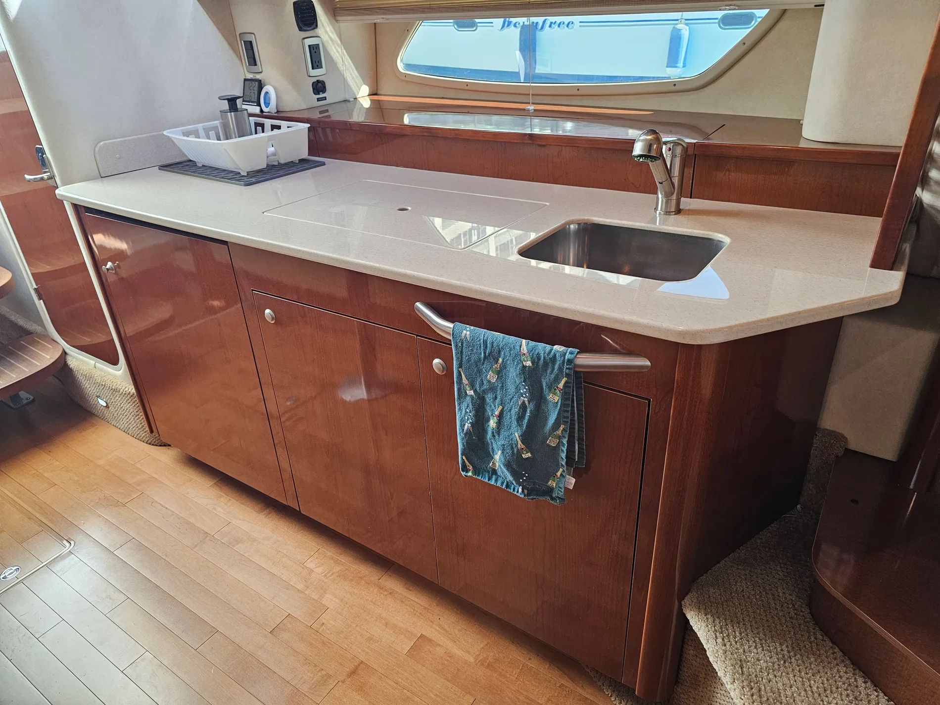 Pre-Owned 2009 Sea ray 350 Sundancer for Sale | Vancouver, BC | M&P Yacht Centre | 693211895b62a75aea06e747