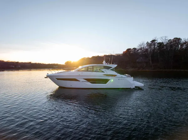2026 Cruisers Yachts 46 CANTIUS detail image 5