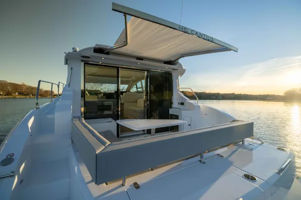 2026 Cruisers Yachts 46 CANTIUS detail image 10