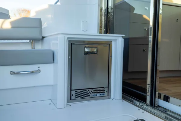 2026 Cruisers Yachts 46 CANTIUS detail image 15
