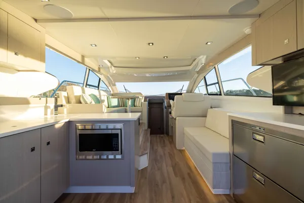 2026 Cruisers Yachts 46 CANTIUS detail image 17