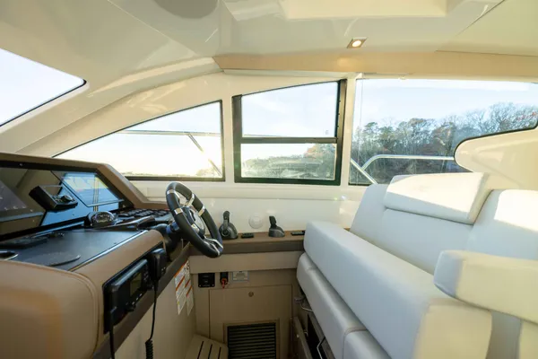 2026 Cruisers Yachts 46 CANTIUS detail image 24