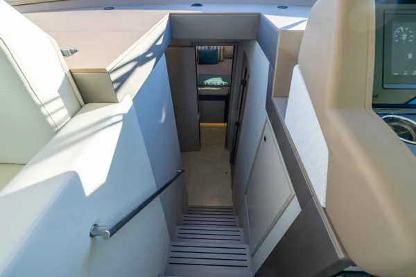 2026 Cruisers Yachts 46 CANTIUS detail image 29