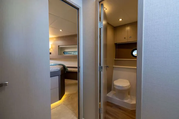 2026 Cruisers Yachts 46 CANTIUS detail image 31