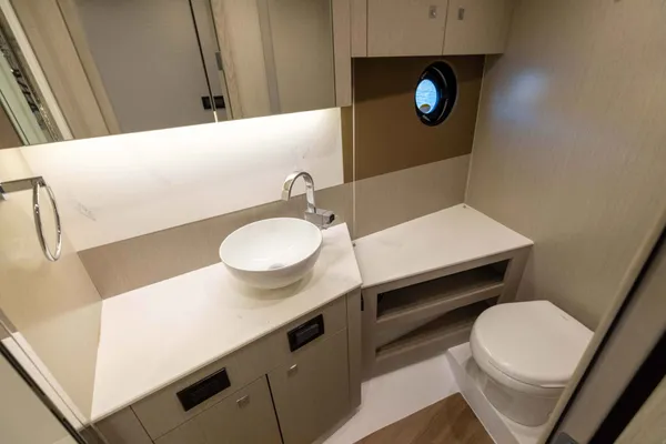 2026 Cruisers Yachts 46 CANTIUS detail image 49