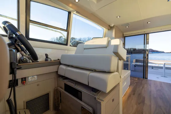 2026 Cruisers Yachts 46 CANTIUS detail image 25