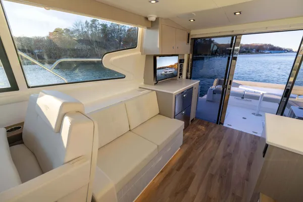 2026 Cruisers Yachts 46 CANTIUS detail image 44