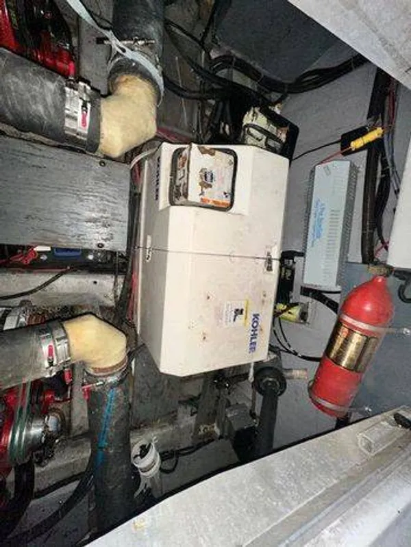 1993 Carver 380 Santego-5