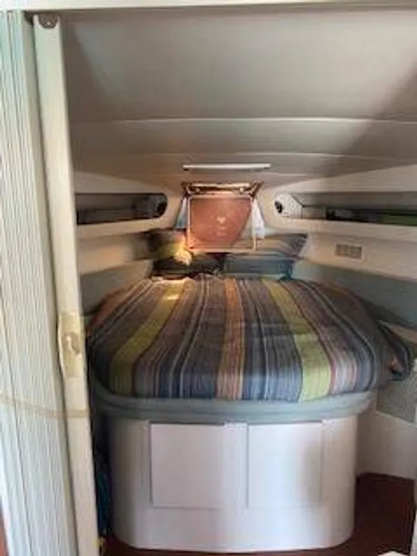1993 Carver 380 Santego-10