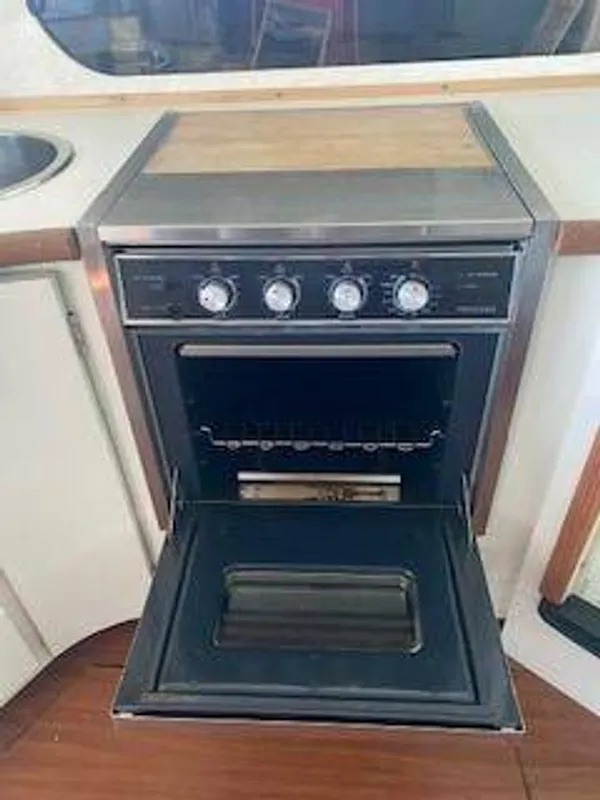 1993 Carver 380 Santego-12