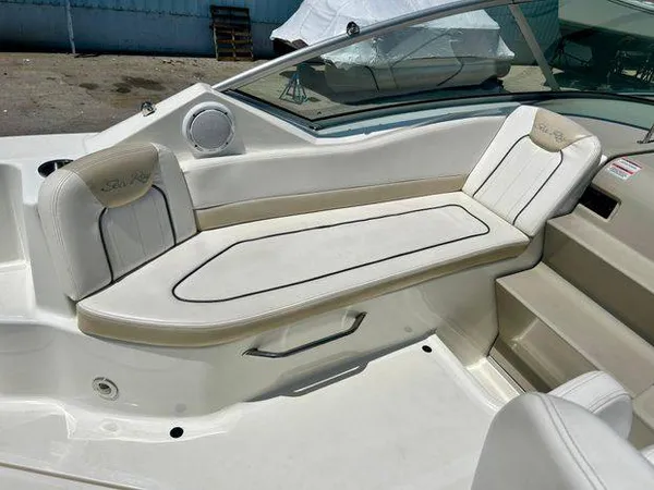 SeaRay Sundancer 240-12