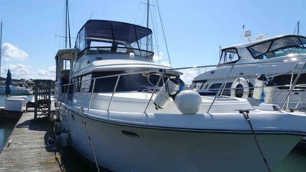 Carver 440 Aft Cabin Motor Yacht 1995-2