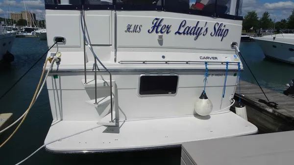 Carver 440 Aft Cabin Motor Yacht 1995-4