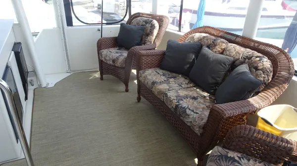 Carver 440 Aft Cabin Motor Yacht 1995-7