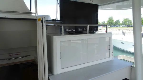 Carver 440 Aft Cabin Motor Yacht 1995-8