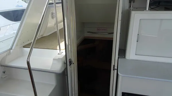 Carver 440 Aft Cabin Motor Yacht 1995-11
