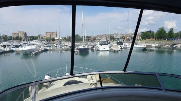 Carver 440 Aft Cabin Motor Yacht 1995-13