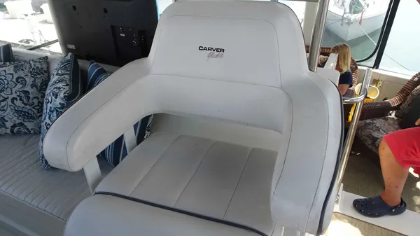 Carver 440 Aft Cabin Motor Yacht 1995-21
