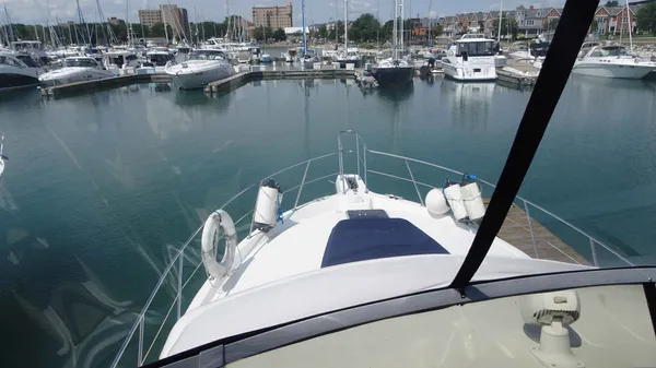 Carver 440 Aft Cabin Motor Yacht 1995-24