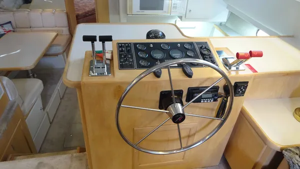 Carver 440 Aft Cabin Motor Yacht 1995-27