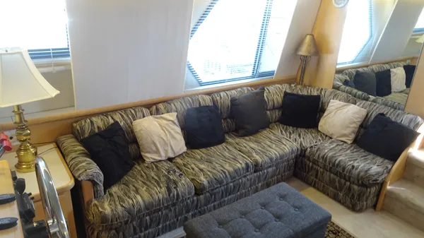 Carver 440 Aft Cabin Motor Yacht 1995-28