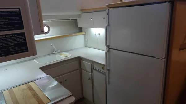 Carver 440 Aft Cabin Motor Yacht 1995-33