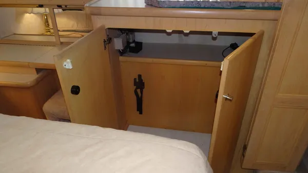 Carver 440 Aft Cabin Motor Yacht 1995-53