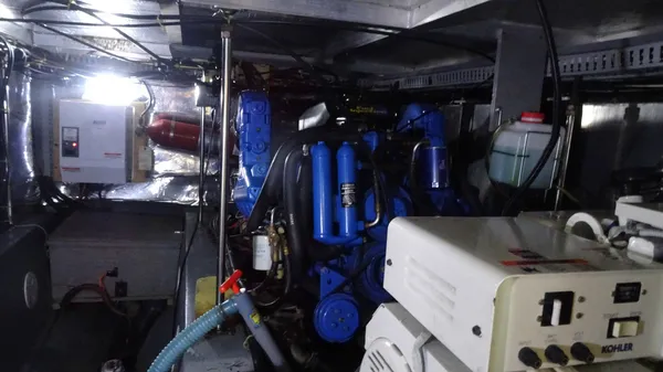 Carver 440 Aft Cabin Motor Yacht 1995-62