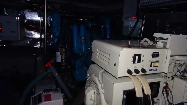 Carver 440 Aft Cabin Motor Yacht 1995-64
