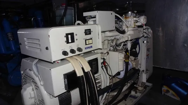 Carver 440 Aft Cabin Motor Yacht 1995-65