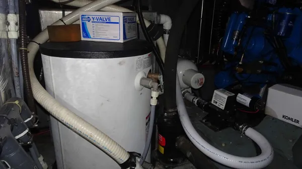Carver 440 Aft Cabin Motor Yacht 1995-68