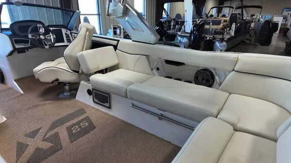 2022 Mastercraft XT25-13