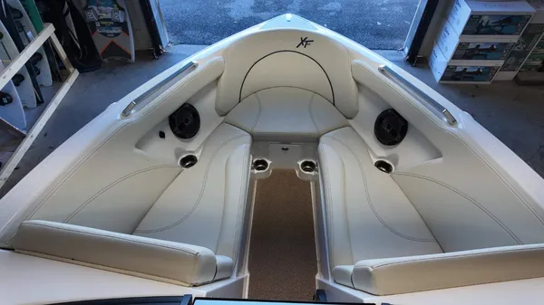 2022 Mastercraft XT25-7