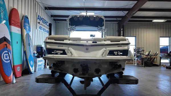 2022 Mastercraft XT25-3