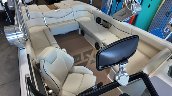2022 Mastercraft XT25-9