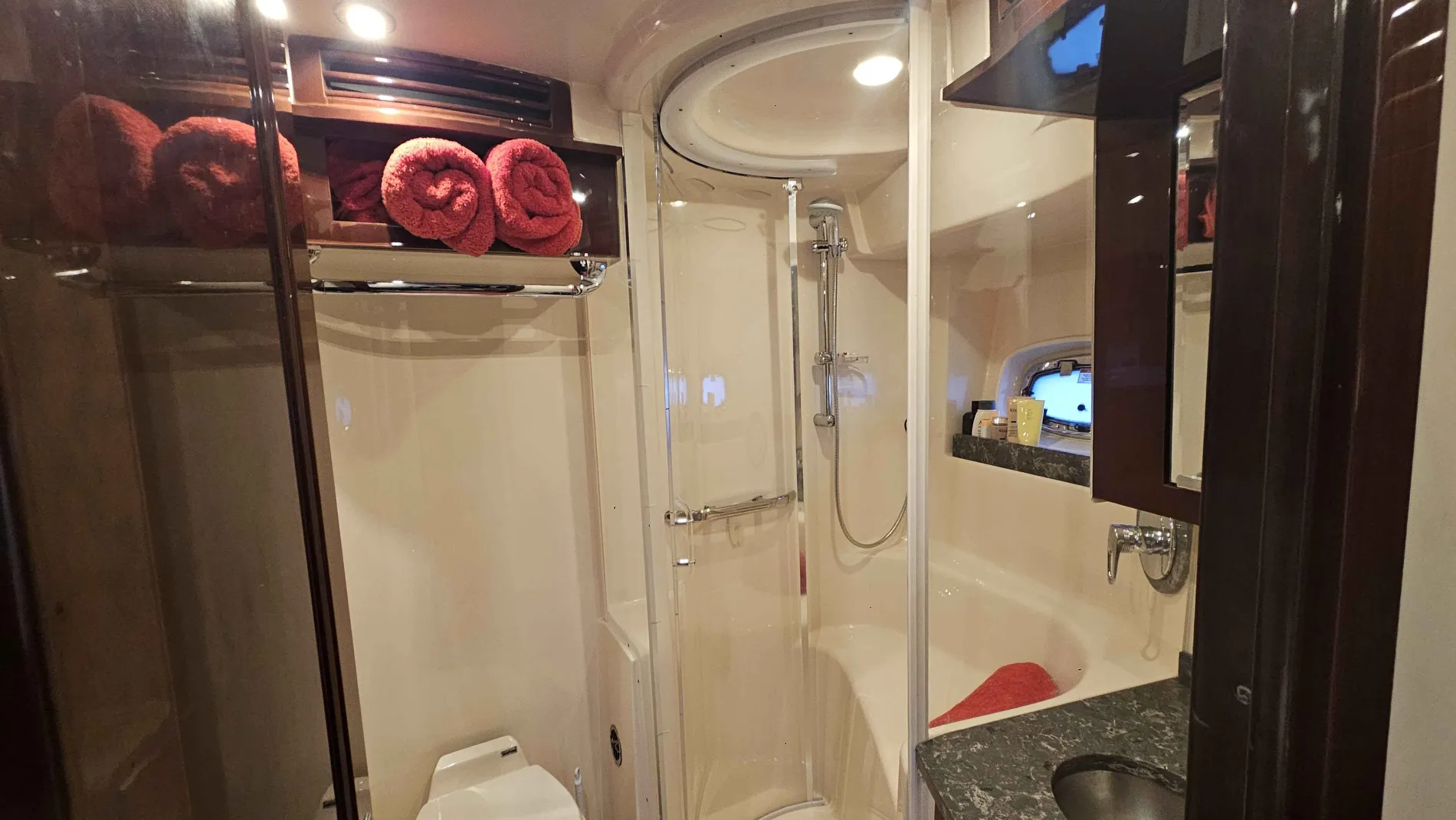 Pre-Owned 2007 Sea ray 60 Sundancer for Sale | Vancouver, BC | M&P Yacht Centre | 6967af61c4b3ed8c1008502f