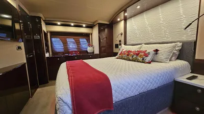 Pre-Owned 2007 Sea ray 60 Sundancer for Sale | Vancouver, BC | M&P Yacht Centre | 6967af61c4b3ed8c1008502f