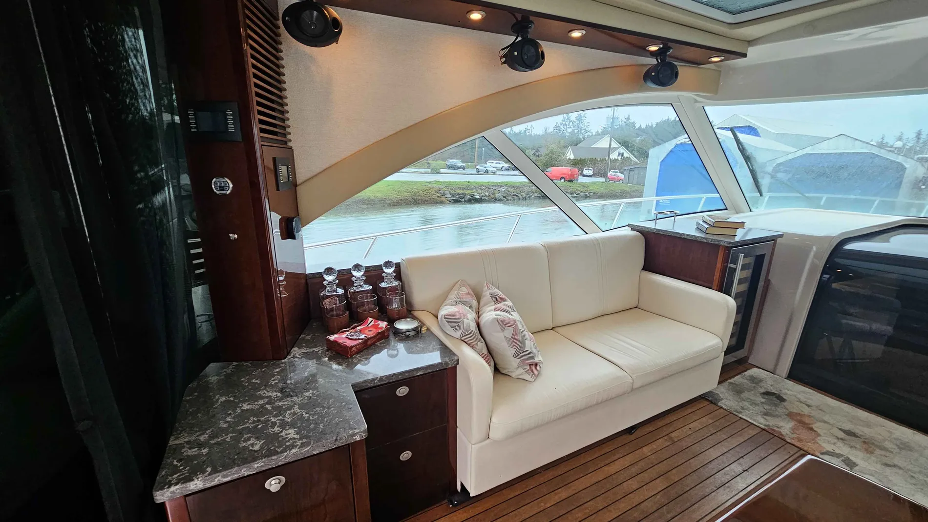Pre-Owned 2007 Sea ray 60 Sundancer for Sale | Vancouver, BC | M&P Yacht Centre | 6967af61c4b3ed8c1008502f
