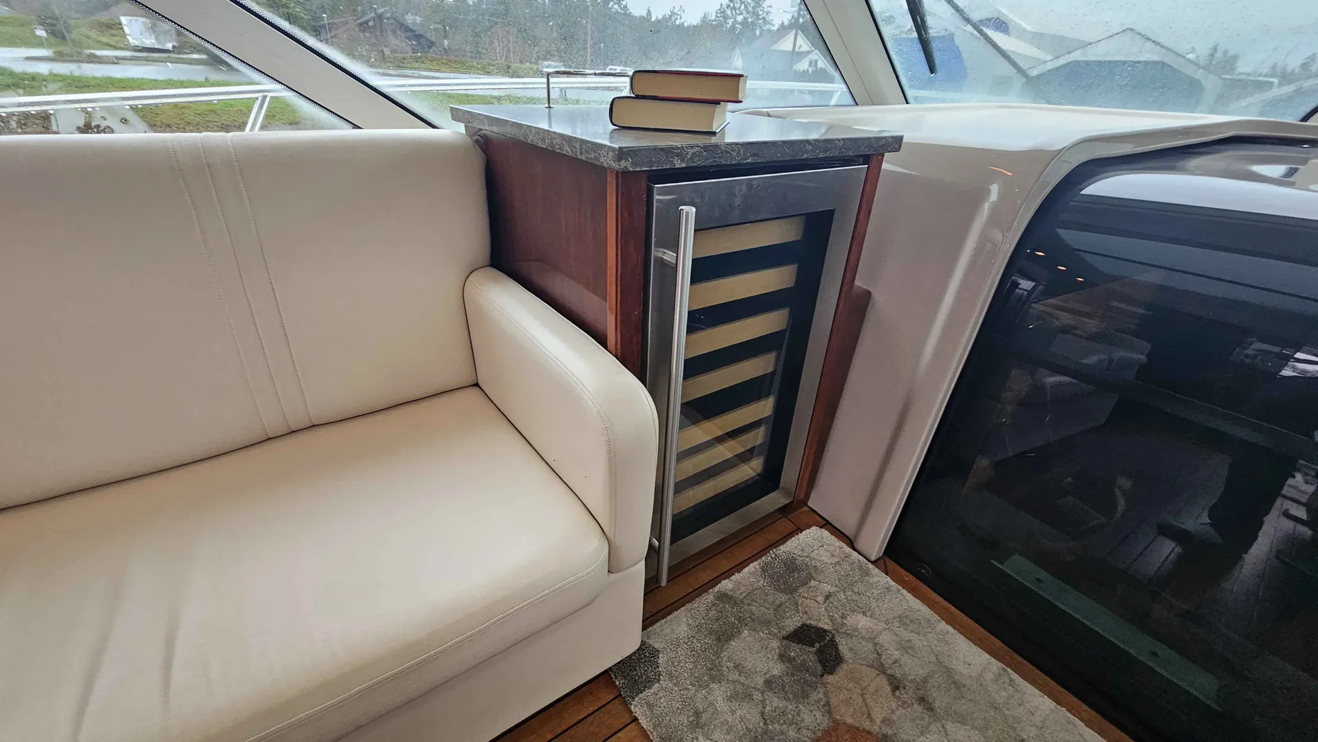 Pre-Owned 2007 Sea ray 60 Sundancer for Sale | Vancouver, BC | M&P Yacht Centre | 6967af61c4b3ed8c1008502f